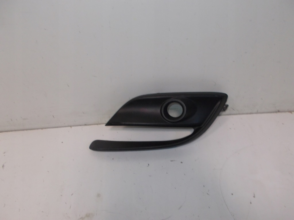 Купити Решітка  решітка бампера права mazda 3 3 рестайлінг  17-