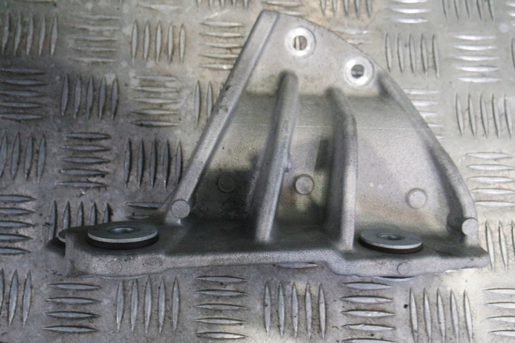 фото №1, Кронштейн кронштейн катализатора maserati 670034567