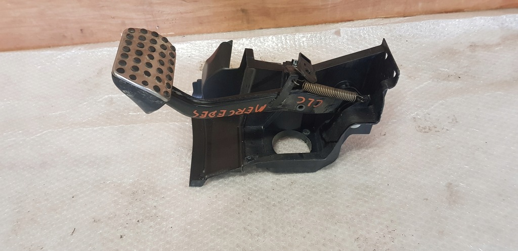 фото №1, Педаль тормоза mercedes автоматическая коробка передач clc w204