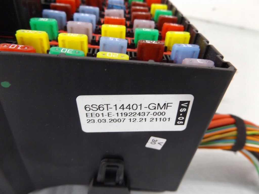 фото №4, Fiesta mk6 lift 1,4tdci коробка запобіжників