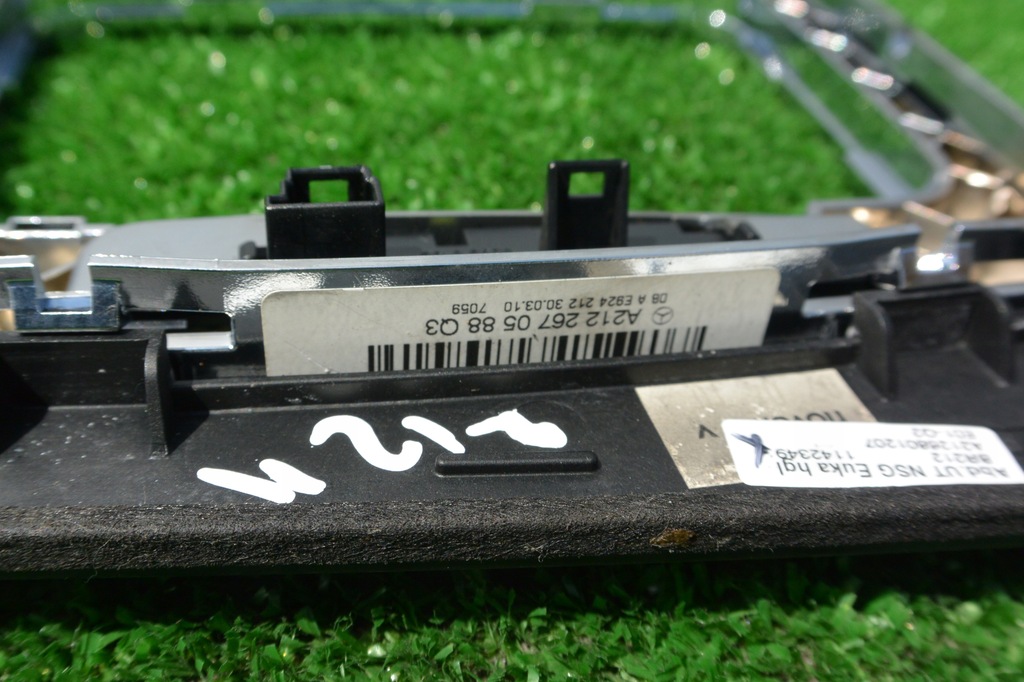 фото №9, Панель рамка домкрата mercedes e-klasa w212 classik