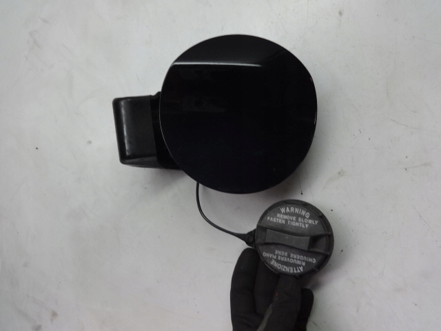 фото №1, Hyundai i20 08-11r крышка заливной топлива fr 5d