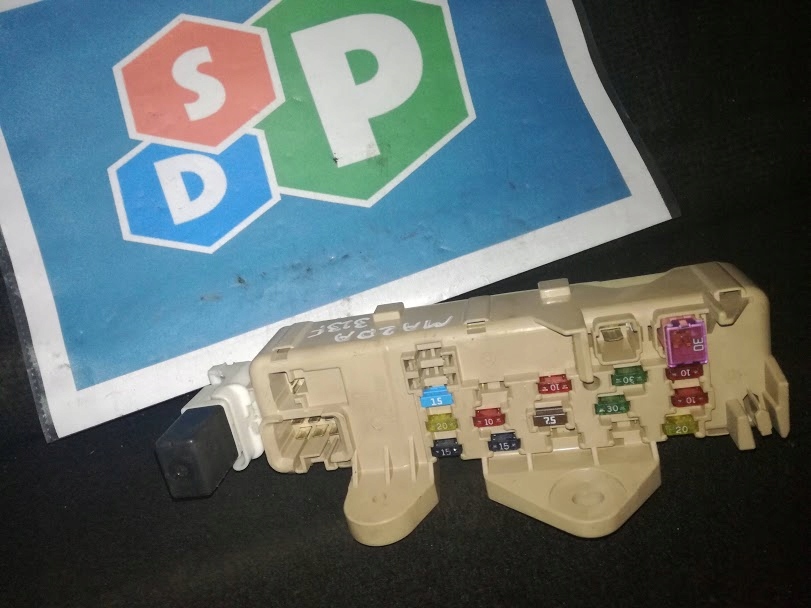 фото №1, Коробка запобіжників mazda 323f vi 2.0 1g11-0736