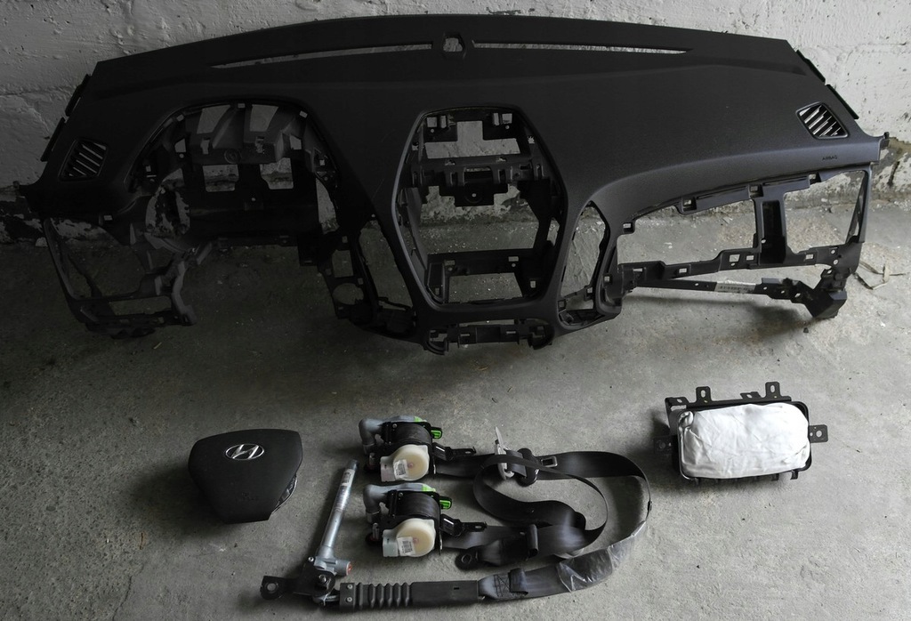 фото №1, Приборная панель hyundai ix35 подушка безопасности ремни консоль pulpit