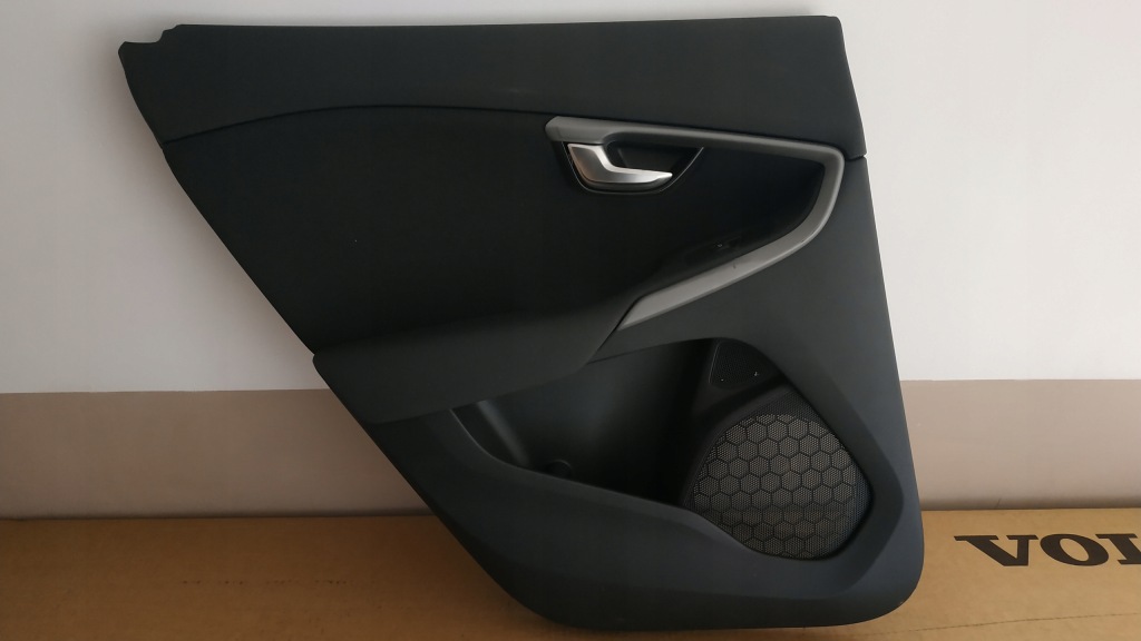 фото №1, Volvo v40 обивка дверь левая правая решётка głośni