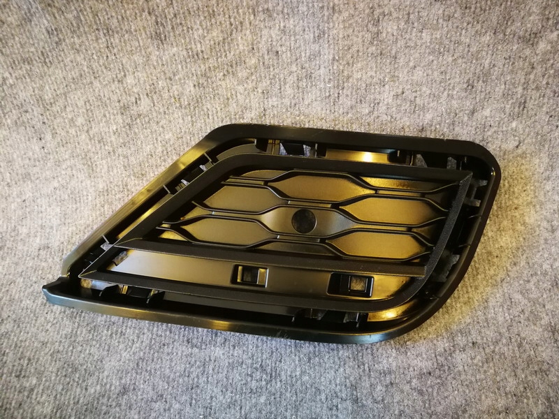 фото №1, Volkswagen оригинальный номер 2ga807245 решётка бампер