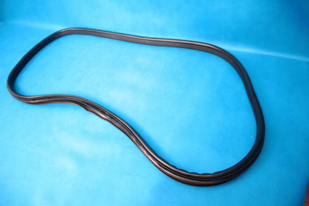 фото №1, Land rover discovery 5 v прокладка дверь правый задняя 2018r