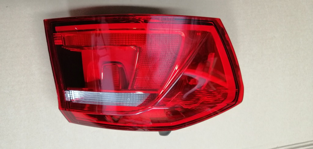 фото №1, Vw golf sportsvan лампа задняя левая eu