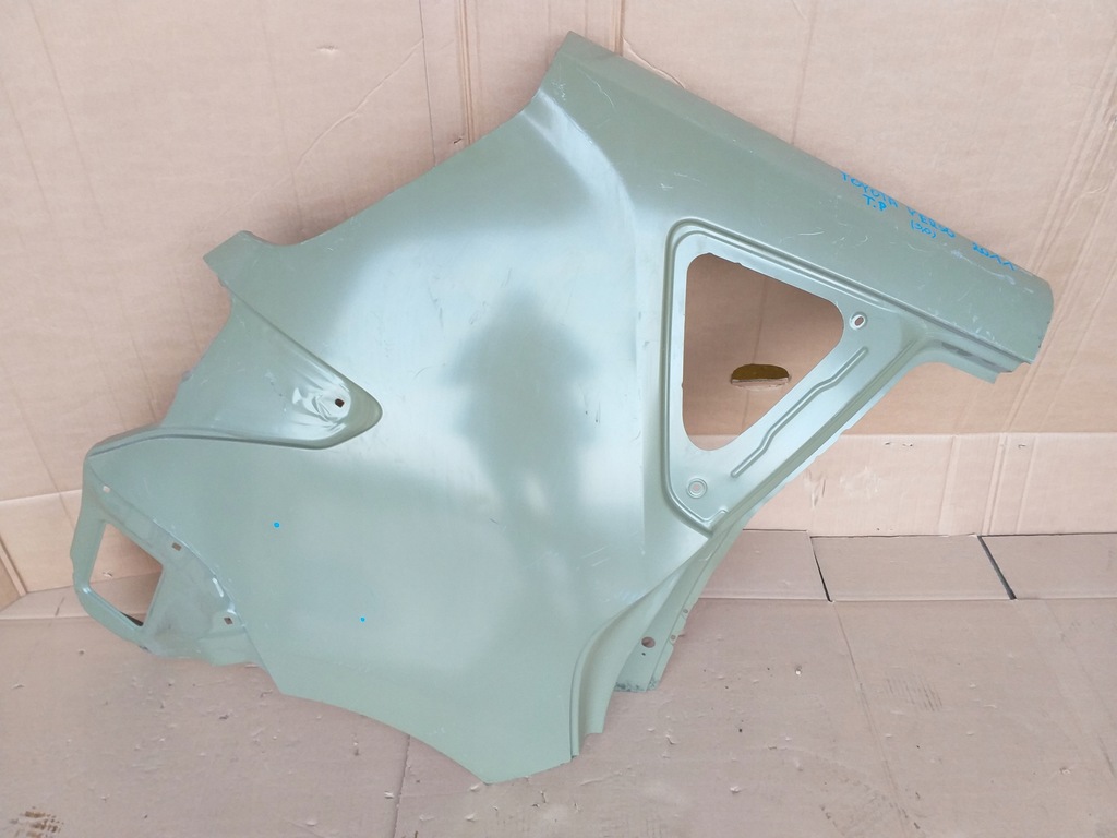 фото №1, Toyota verso 2011- обшивка крила задня правий