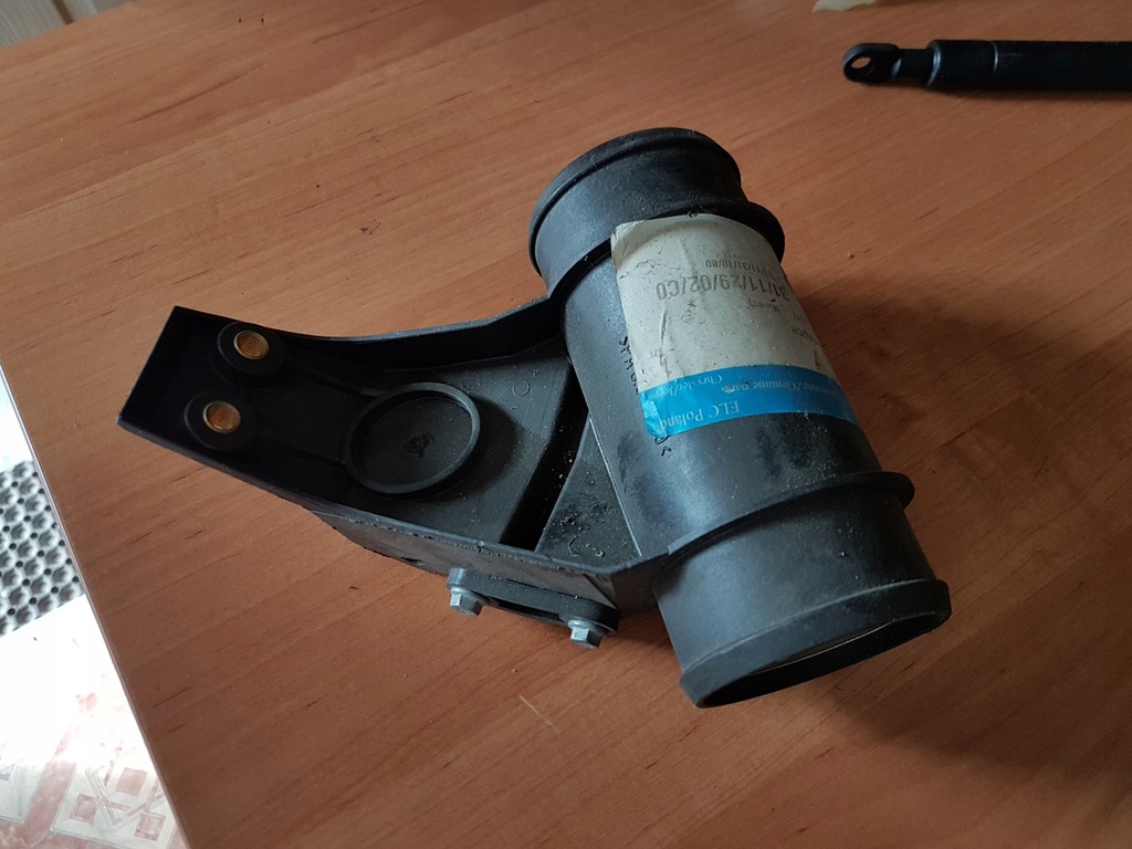 фото №1, Mercedes-benz оригинальный номер 9015284782 соединитель кронштейн трубопровод воздуха