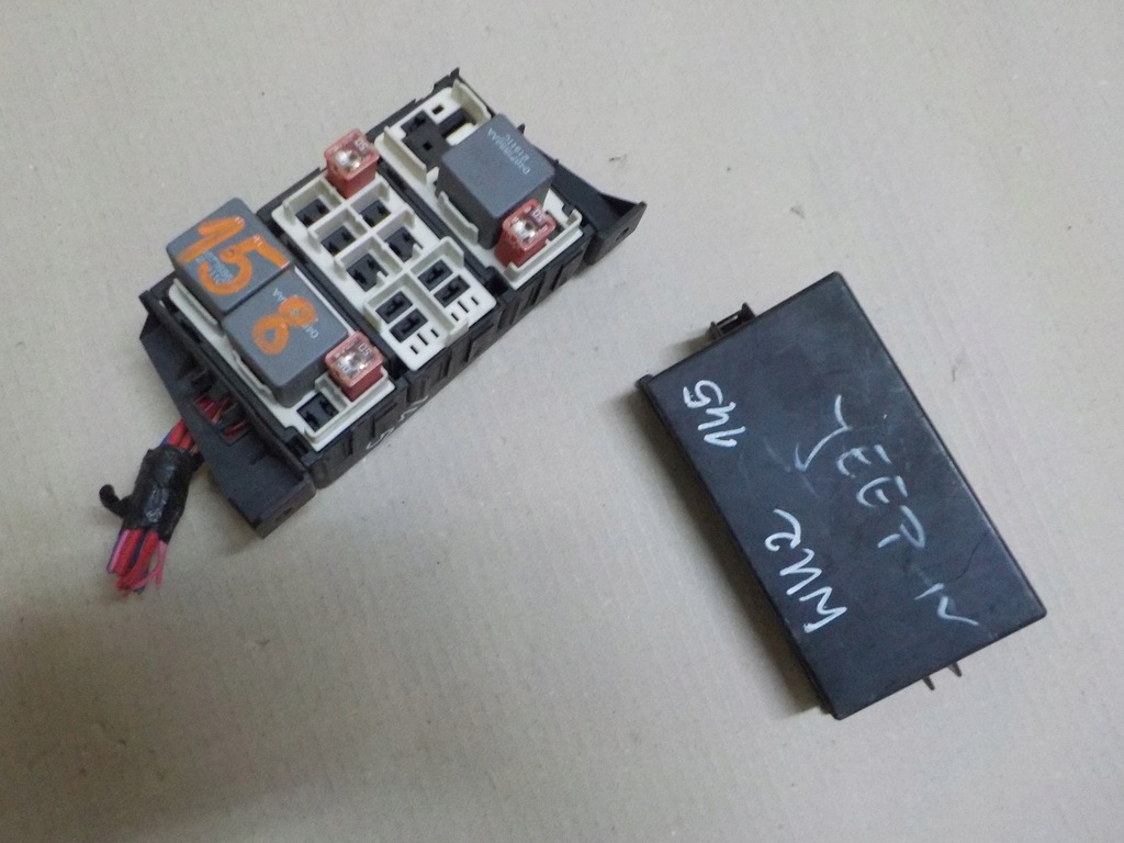 фото №1, Jeep cherokee wk2 - коробка запобіжників