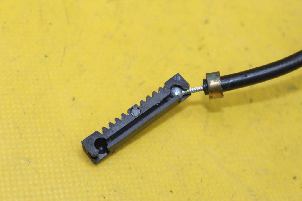 фото №4, Трос cięgnno замка левый перед a8 d3