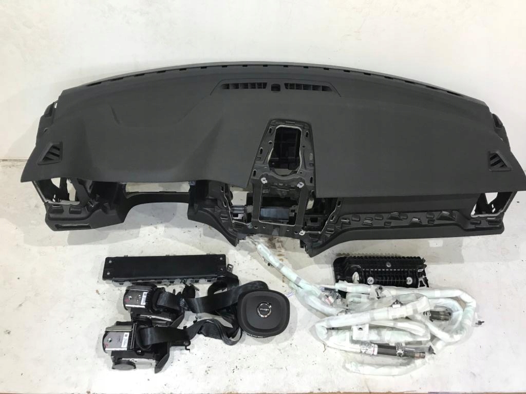 фото №1, Volvo xc60 ii приборная панель консоль подушка безопасности подушки безопасности ремни оригинал демонтаж