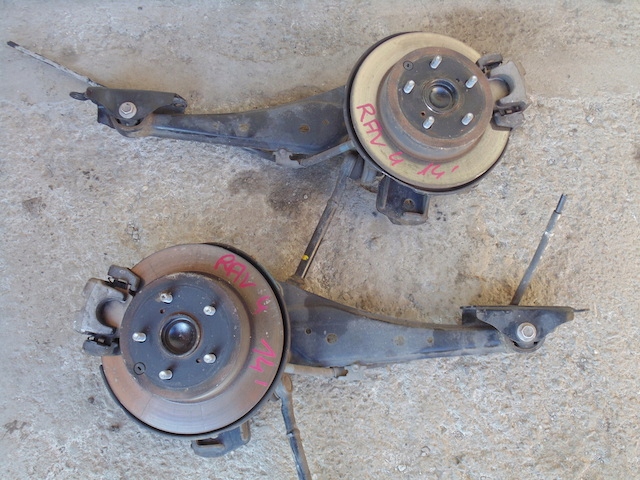 фото №1, Поворотний кулак права ліва задня toyota rav4 2.0 d4d 15r.