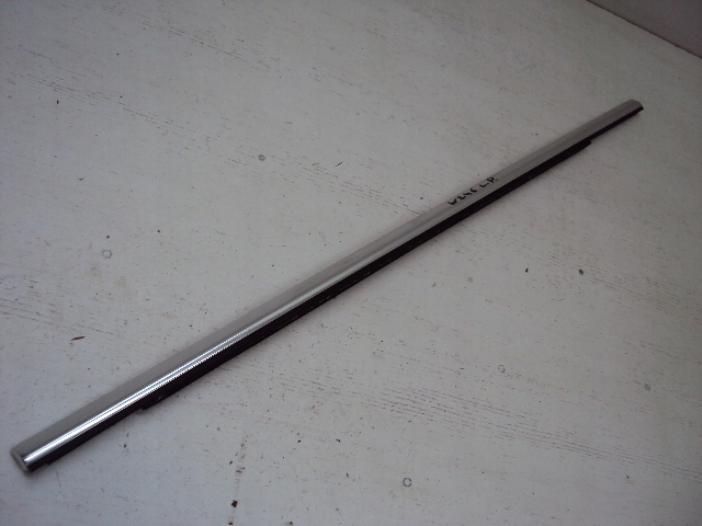 фото №1, Молдинг уплотнитель правый задняя mercedes b w246