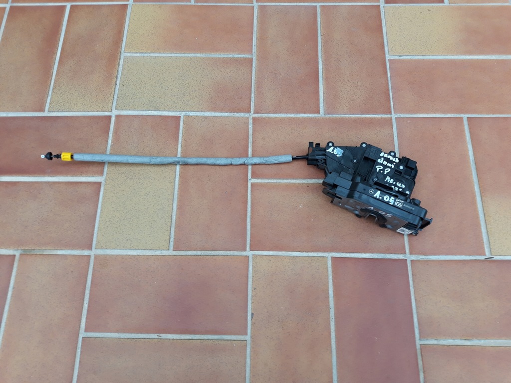 фото №1, Mercedes-benz оригинальный номер a2220063999 замок дверь