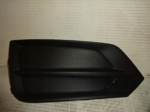 Решётка бампера правая левая volvo xc 60 r18-19 в Украине