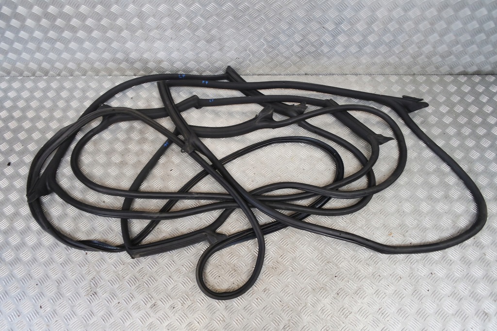 фото №1, Audi a5 8w sportback прокладка дверь левая перед