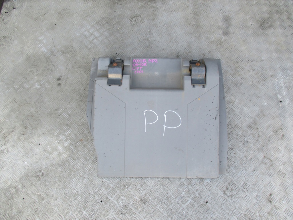 фото №2, Крила бризковик правий перед axor mp ii 05-2010 r