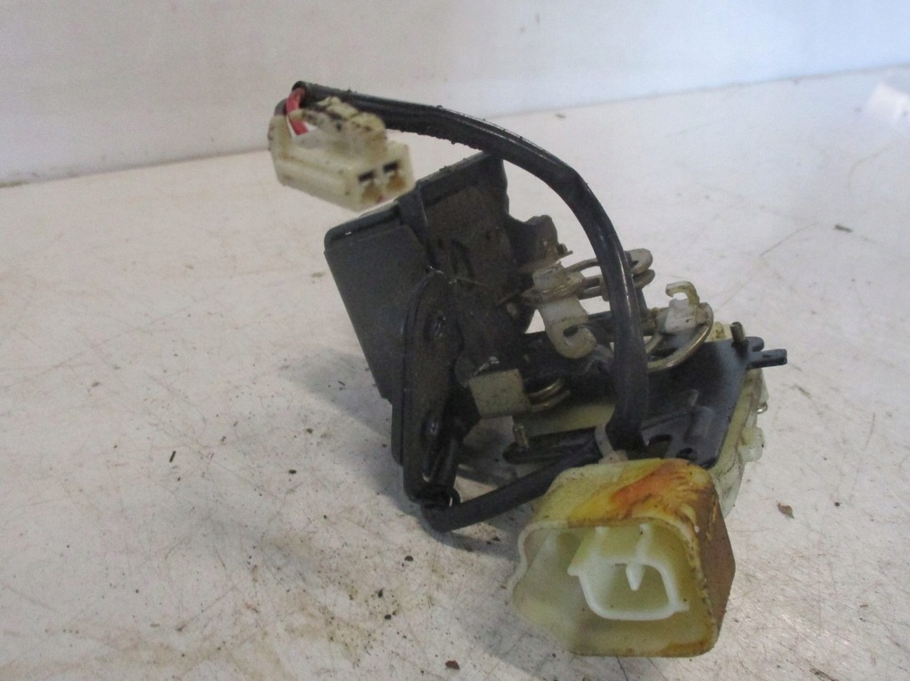 фото №6, Замок крышки багажника mazda premacy 2003r