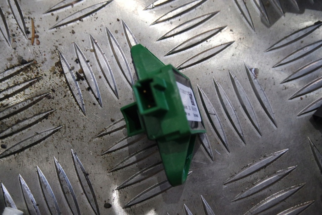 фото №1, Датчик удара mercedes-benz оригинальный номер a1729056100