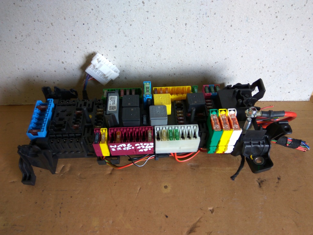 фото №1, Mercedes w176 a200 коробка предохранителей