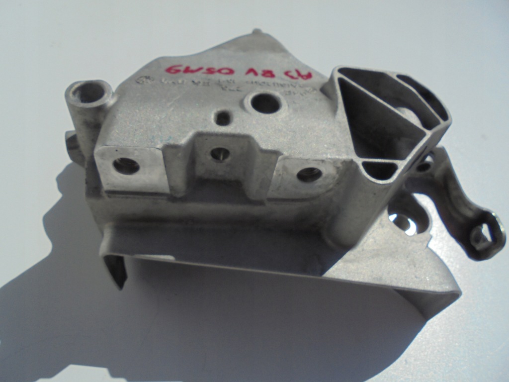 Audi a3 8v кронштейн кронштейн двигателя 04e199275 15/1 в Украине