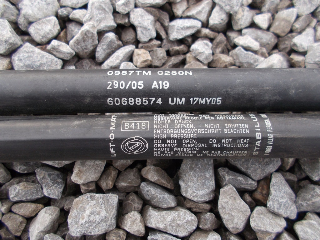 фото №2, Alfa romeo 159 амортизаторы капот комплект