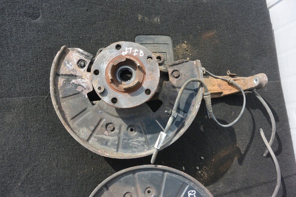 фото №6, Поворотний кулак перед 3.0 tdi audi q7 touareg 4l 7l