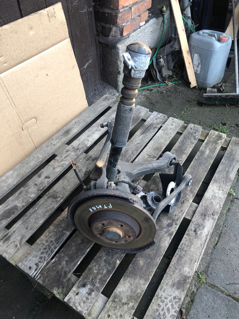 фото №1, Audi a4 b8 поворотний кулак права правий задня ступиця важіль