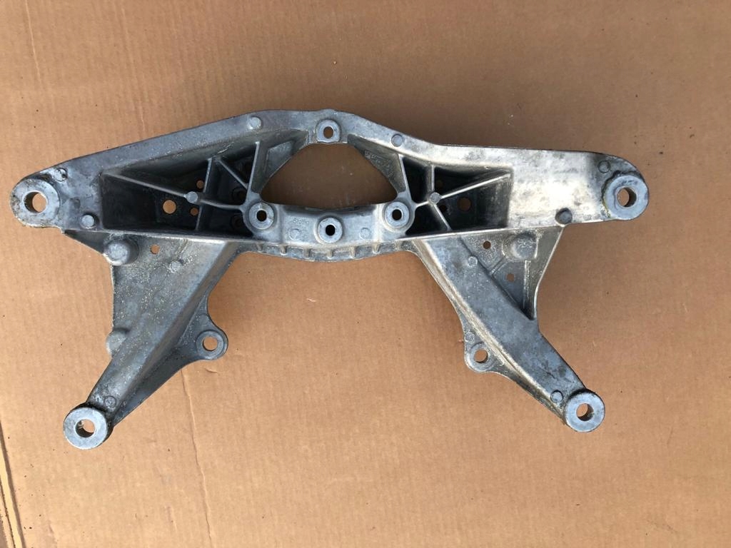 Купити Audi q5 80a кронштейн підпора коробки 80a399262as