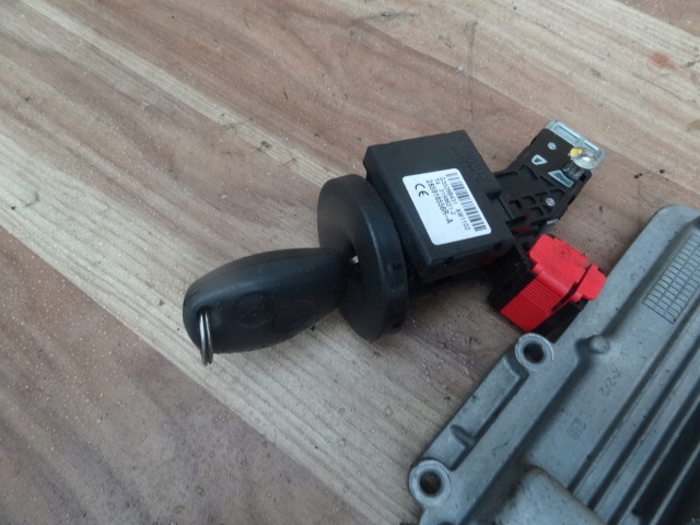 фото №4, Dacia dokker 2013 1,5 dci бортовий комп'ютер 237102213r kpl