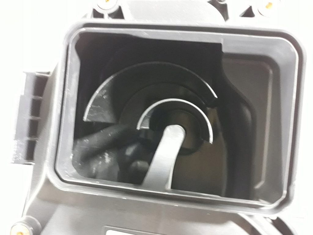 фото №13, Infiniti q50 2.2 - корпус фільтра повітря a6510901301