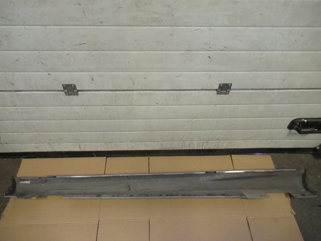 фото №2, Mercedes w204 порог правый amg