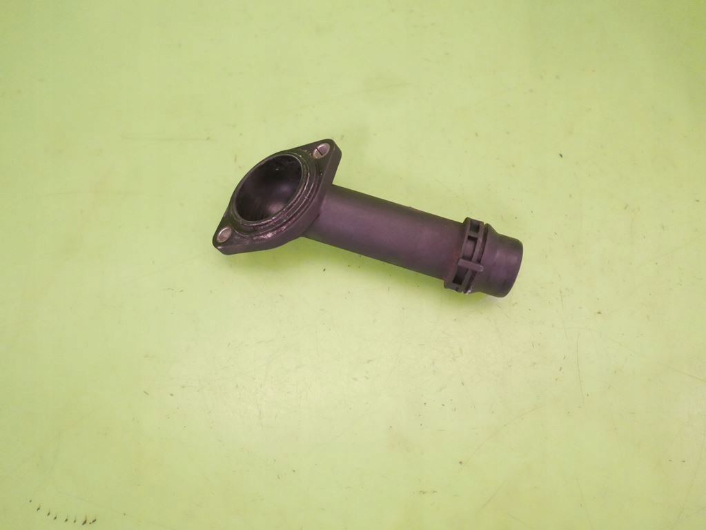 Патрубок воды 06b121121 vw passat b5 1.6 8v 96-00 с Разборки