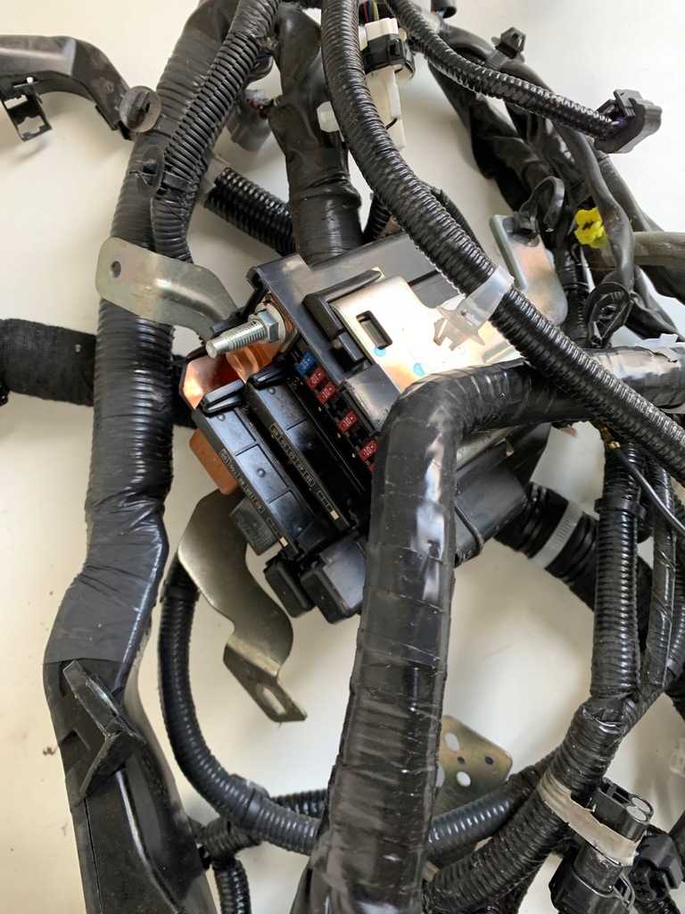 фото №8, Infiniti q50 гибрид электропроводка отсек двигателя