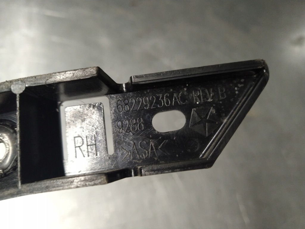 фото №3, Pacifica 2017 2018 2019 2020 направляющая задняя правый