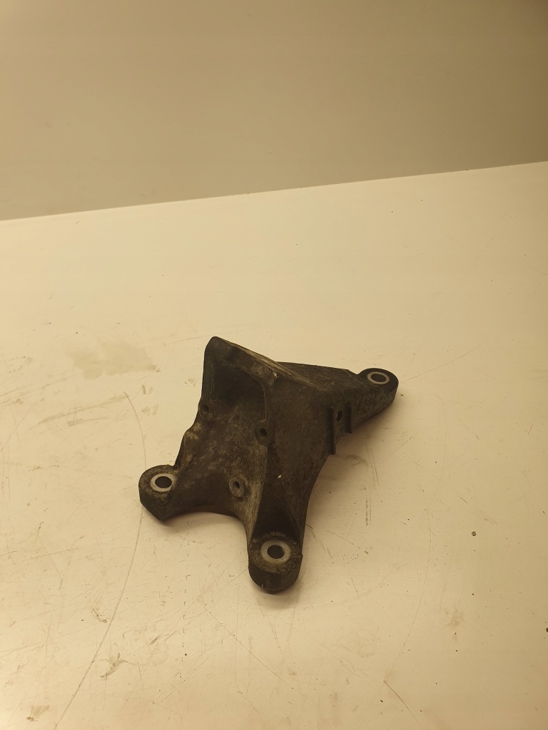 фото №1, Кронштейн опора двигателя audi s4 b6 b7 8e0199308an 4,2