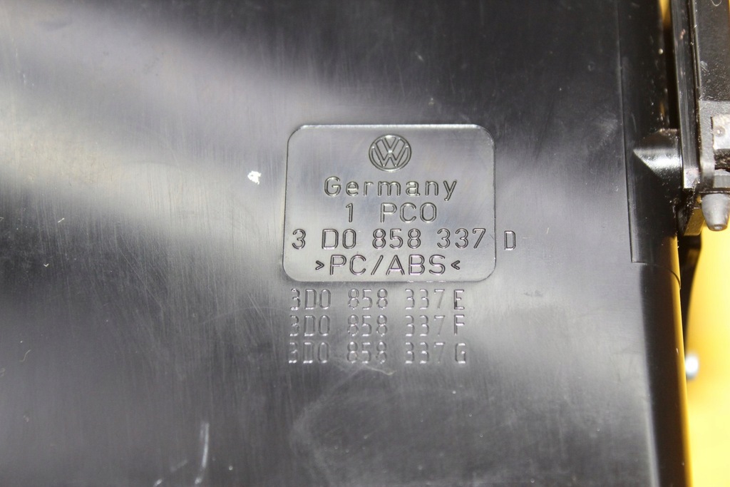 фото №11, Бардачок туннель среднего vw phaeton 3d0858337