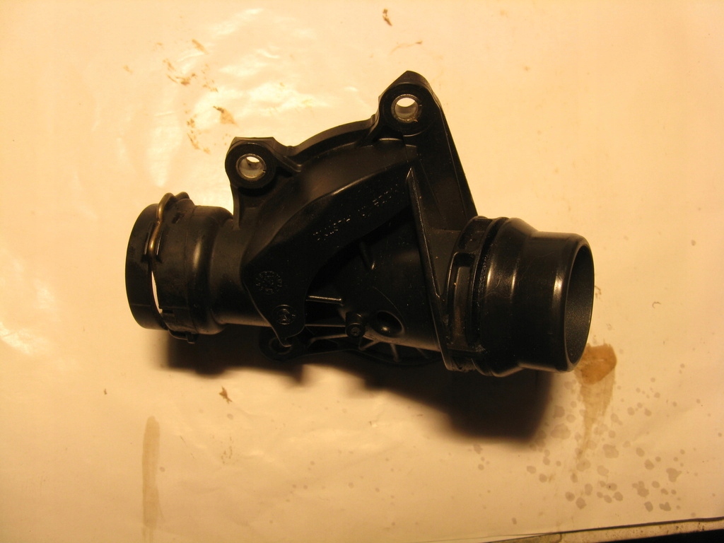 фото №1, Корпус термостата i162837 2248038 bmw e90