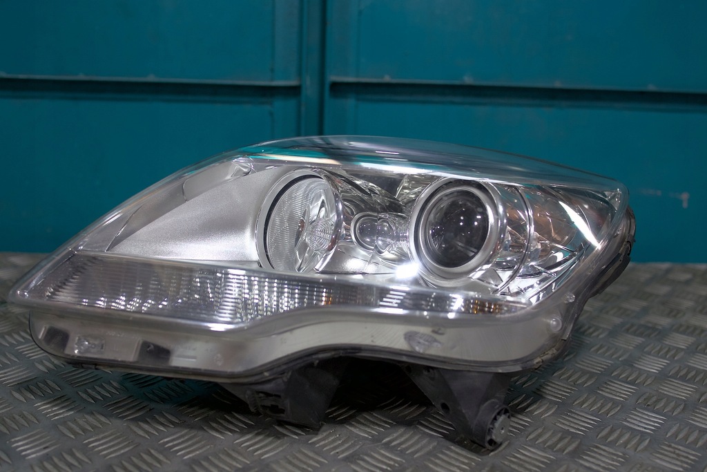 фото №1, W251 lift лампа левый перед левая передняя ксенон led