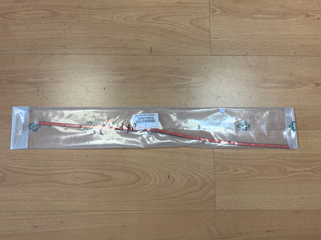 фото №1, Toyota c-hr chr прокладка накладки дверь задняя nowa 75797-f4010