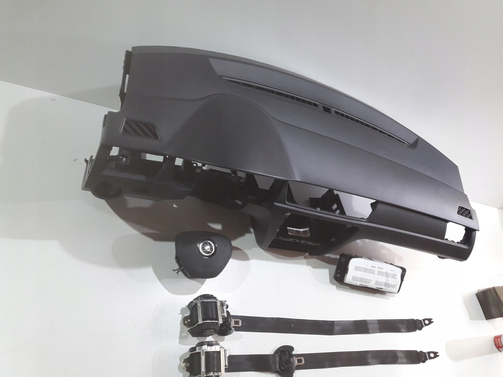 фото №2, Skoda rapid панель приладів консоль подушка безпеки подушки безпеки ремені