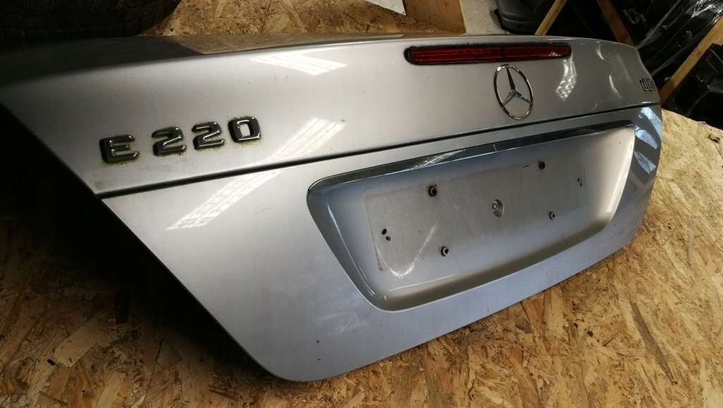 фото №2, Mercedes w211 крышка багажника задняя sedan серебристая