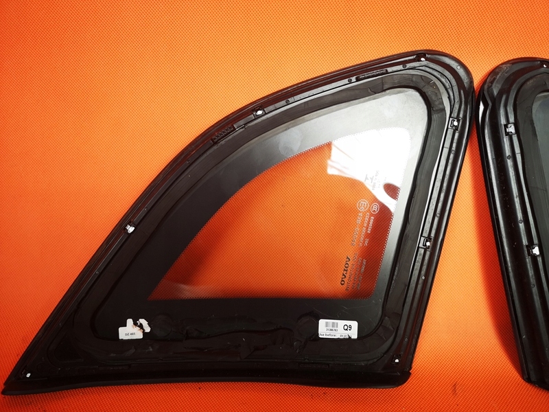 фото №9, Volvo v40 скло кузовна права чорний блиск cc