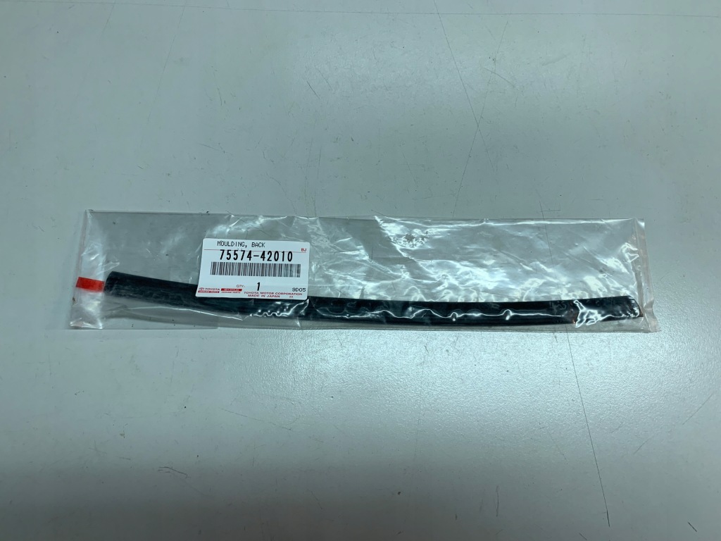 фото №1, Toyota rav4 iv прокладка молдинг стекло крышки задняя 75574-42010