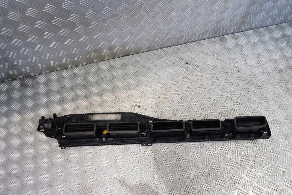 фото №5, Audi s5 a5 8w6 решётка консоли панели воздуховод