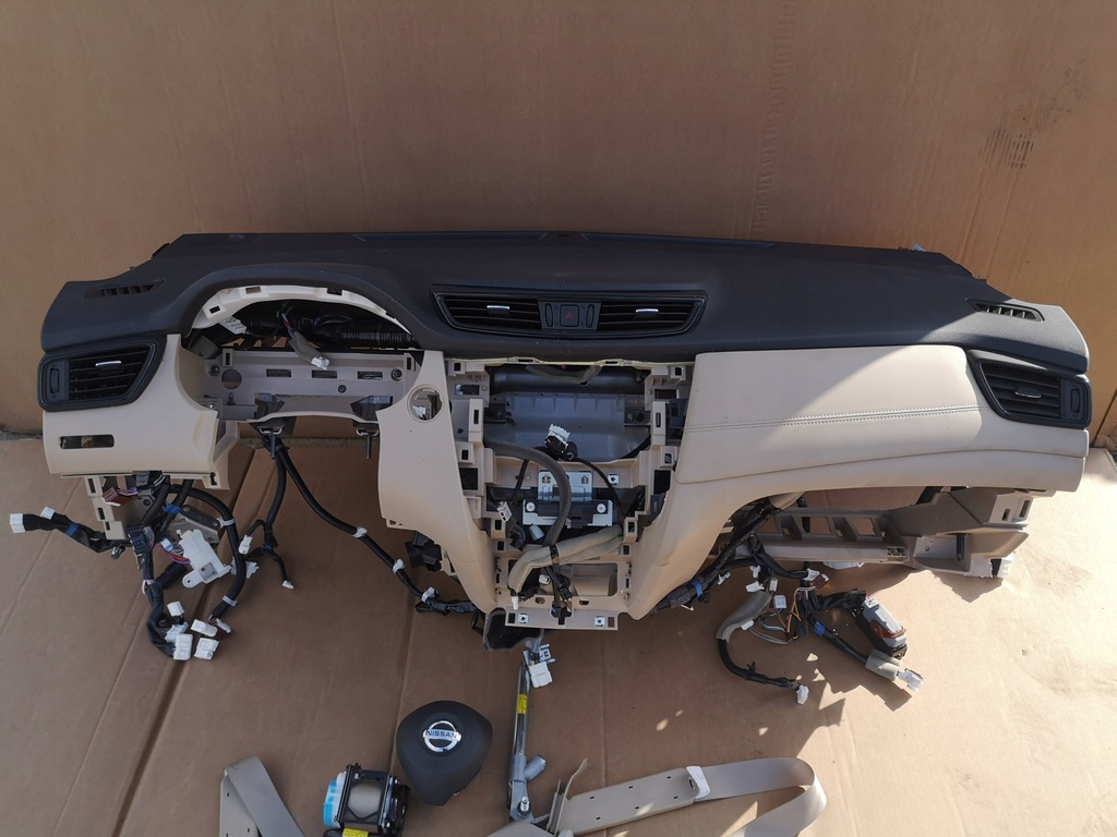 фото №9, Nissan x-trail t32 консоль aibag ремни комплект