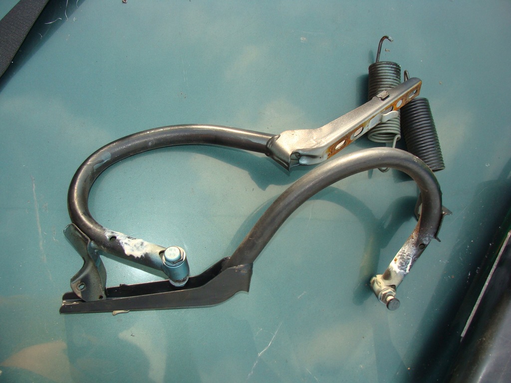фото №1, Петлі задній кришки пружини mercedes 190 w201