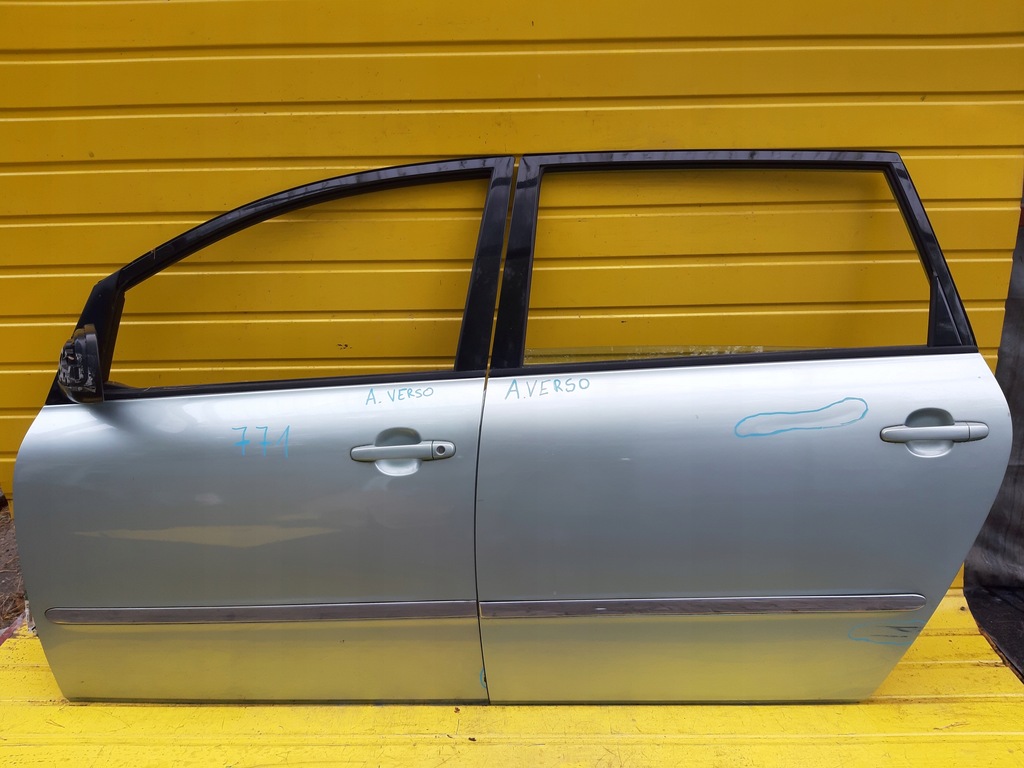 фото №2, Toyota avensis verso дверь левая правое перед задняя